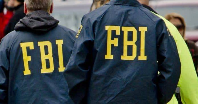 fa1c9885c42a72921c30_fbi-agents-696x365.jpg