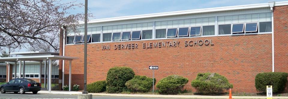 fc5d6f931a4eb0baa98f_sompixvanderveer_school.jpg