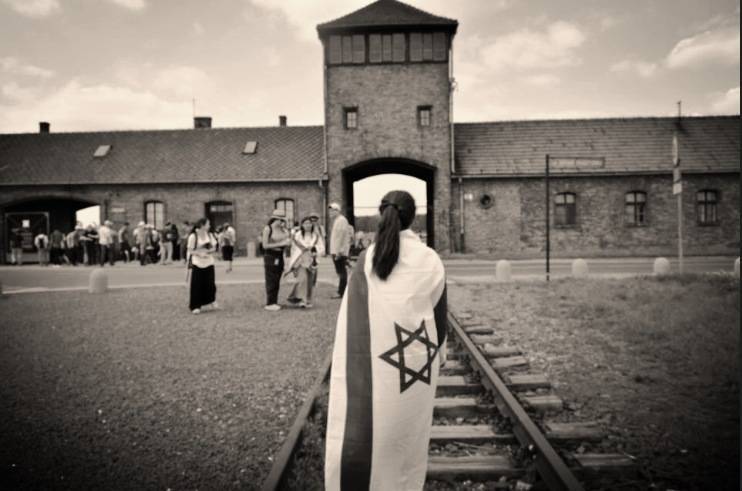 fe63595ec52b6ec4fbcd_best_a56d4dbe266c5d9c0c87_Aschwitz_photo_by_JCC_teen.jpg