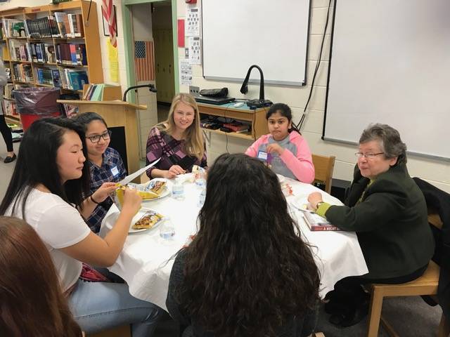 ff42458824c8835c285f_lit_lunch_1.jpg