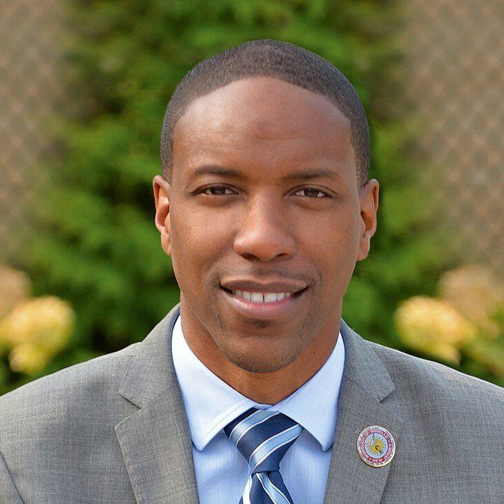 f266853f71b250e1c5b6_Jamel_Holley.jpg