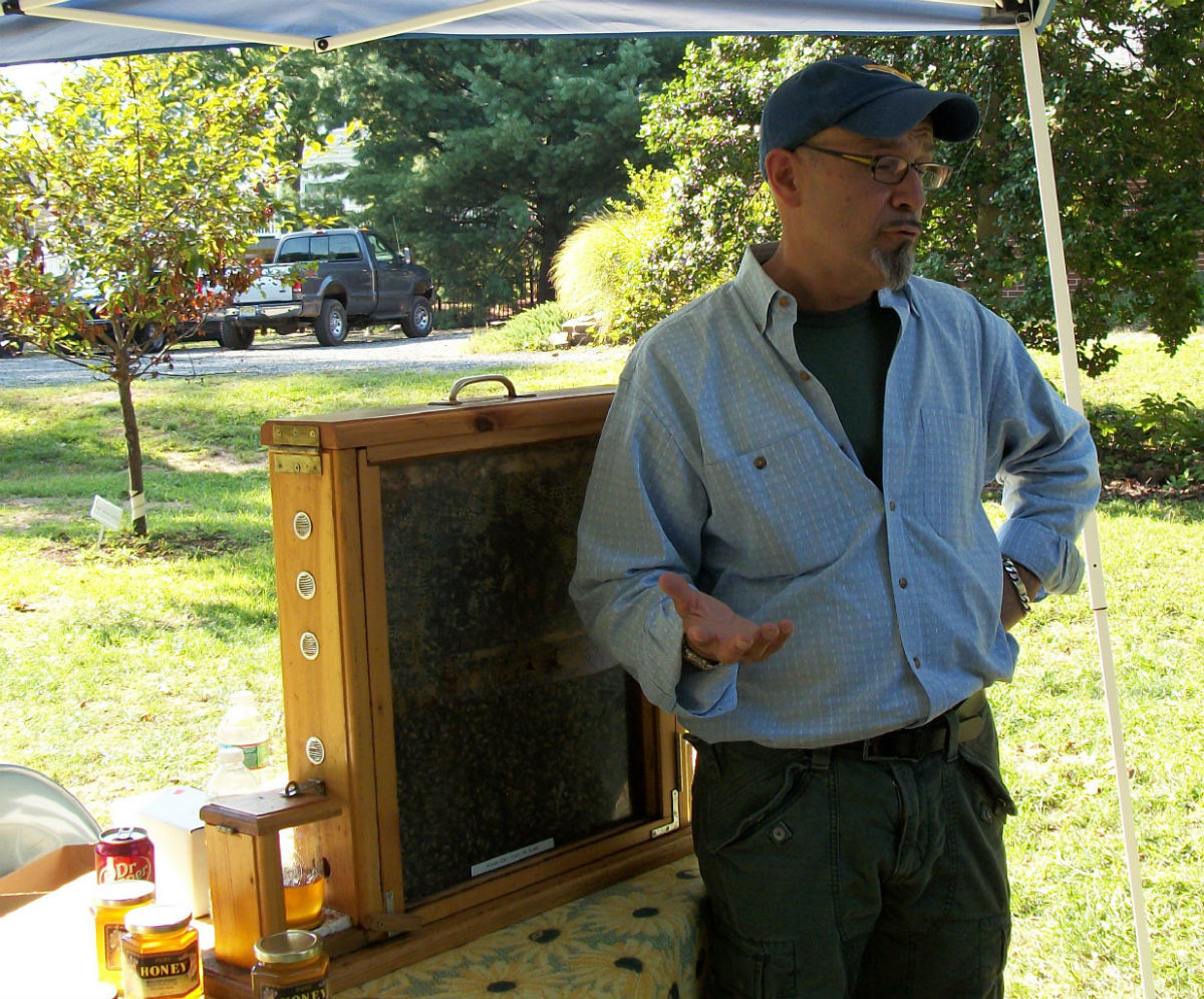 d8ed9bd65ddab1dfe9e5_083c468a11d0fed401f0_BeeKeeper.jpg