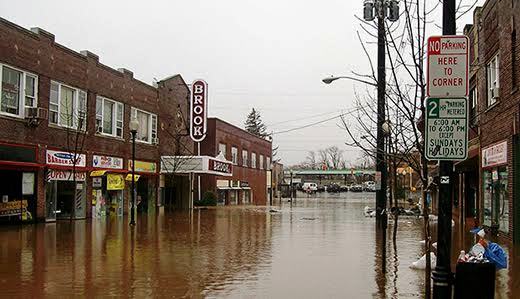 e0ab2a48bf77a102fbe6_sompixboundbrookflooding.jpg