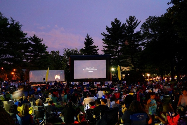 9f2a7351b14e1b657257_movie_at_dark.jpg