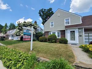 New Listing! 1 family @ Hawthorne