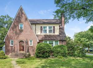 SHORT HILLS LISTING! 