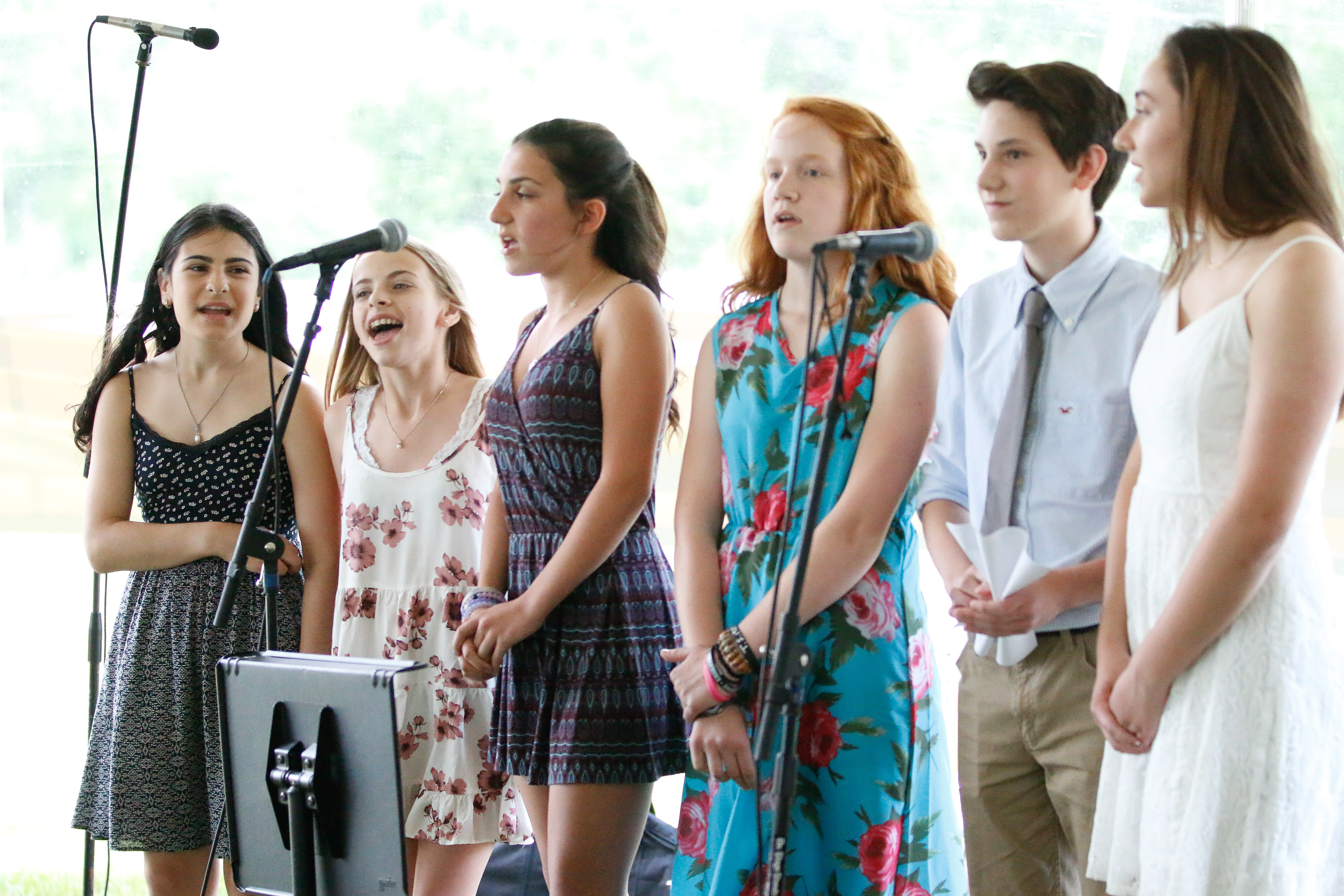 445553a6b15cf8135ad8_SMS8thGrGrads-160622-006.jpg