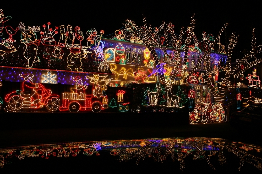 Is Your House Da Bomb Enter The Tap Best Decorated House Contest Tapinto Christmas Lights House Fairfield Nj 2021