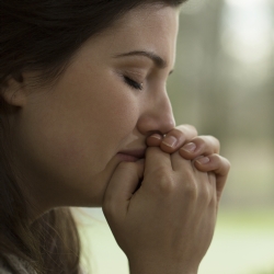 f227380da7b7b4c0dd5e_woman-upset.jpg