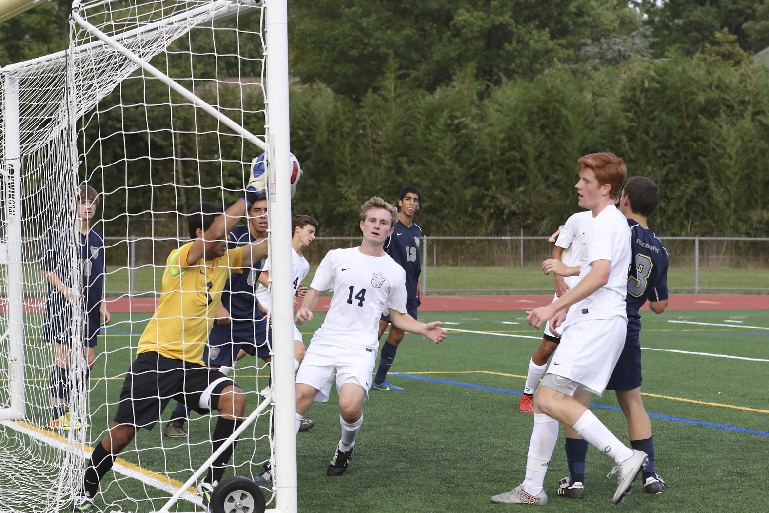 26ad5089d2a0d5b012da_02032dd8fff3ae528f0a_Boys_vs_Roxbury-2_56870.jpg