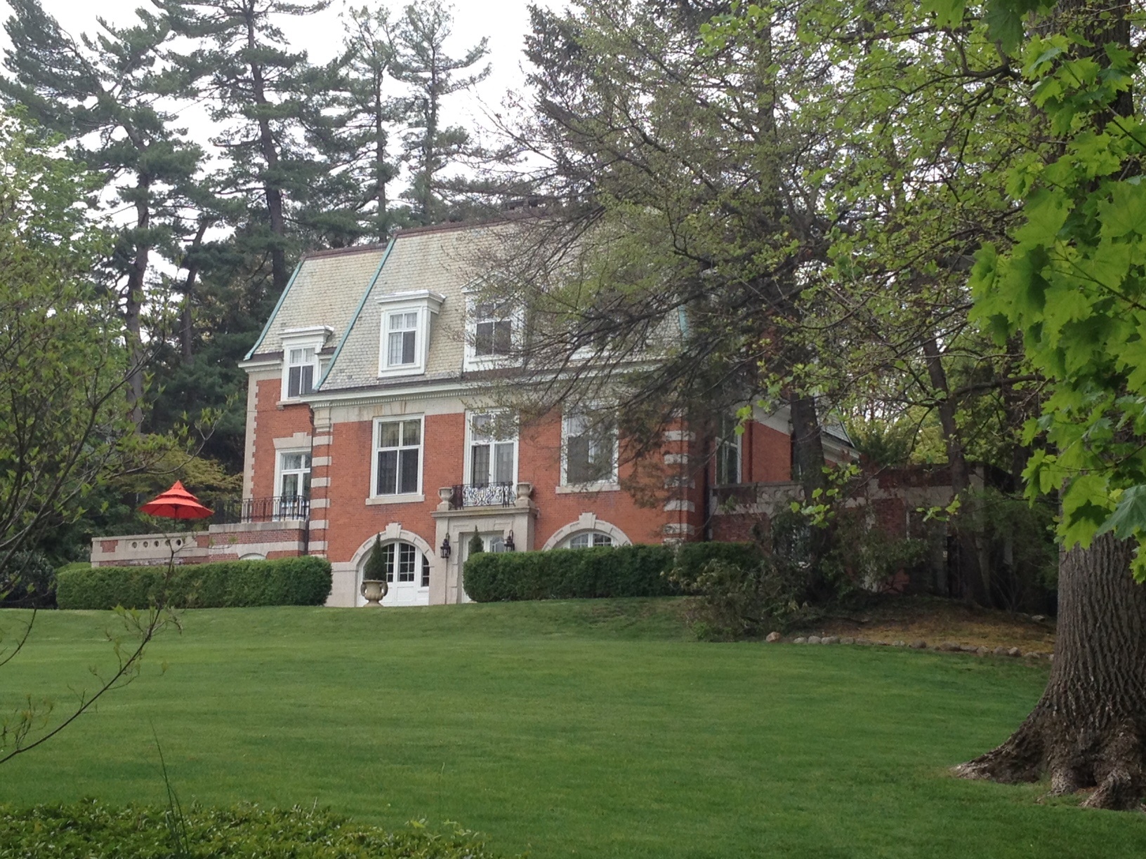 aa5e00dd690a6b30f84c_linden_lawn_estate.jpg