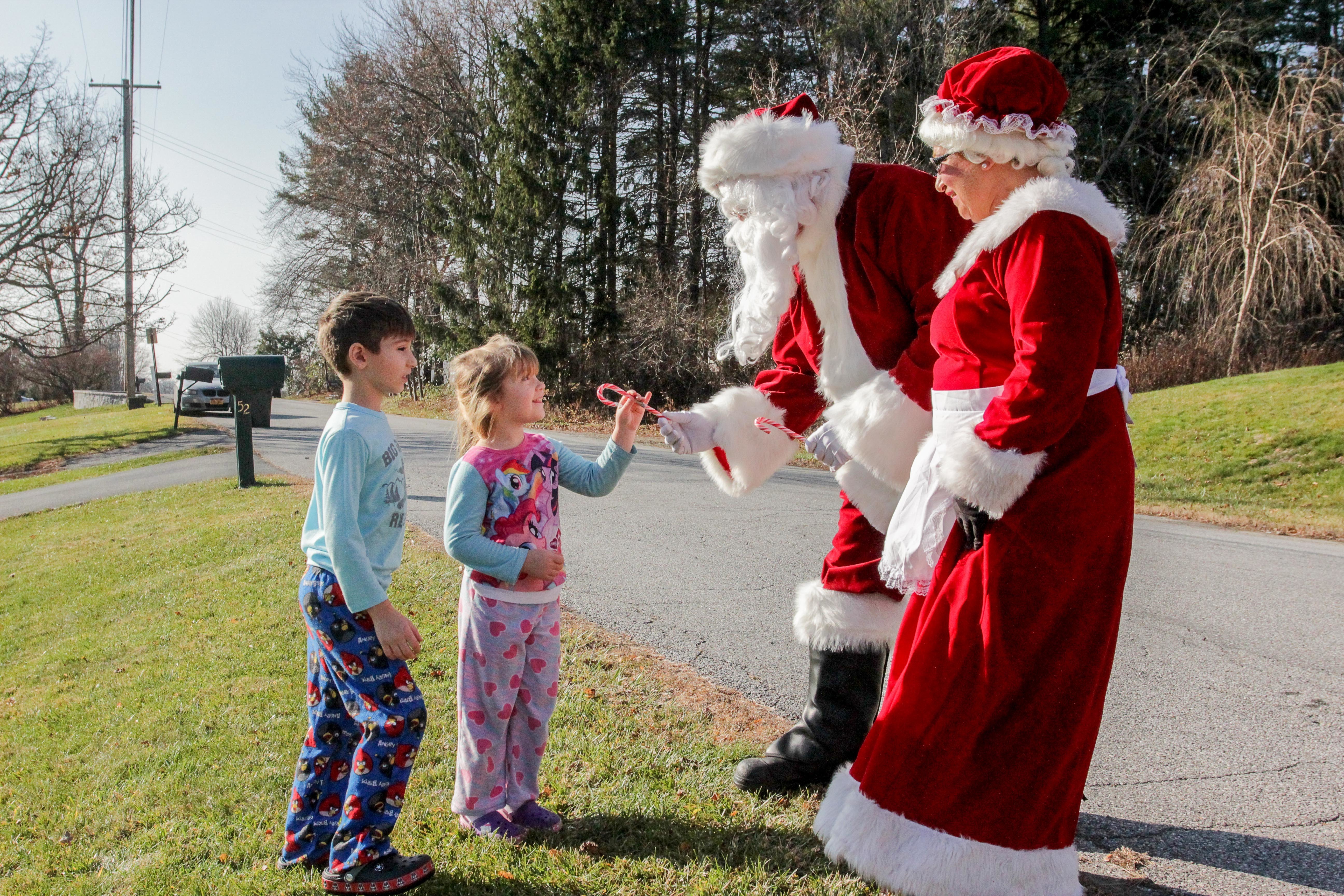 98427f109f8c25cb29d7_6d5f1802d51d56907db0_FallsSanta-151212-050.jpg