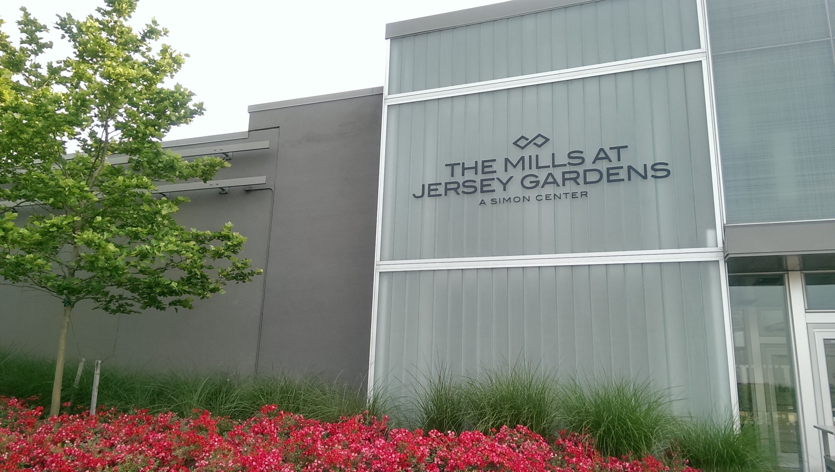 bd2c3f48976827fd305f_The_Mills_at_Jersey_Gardens_-_Exterior.jpg