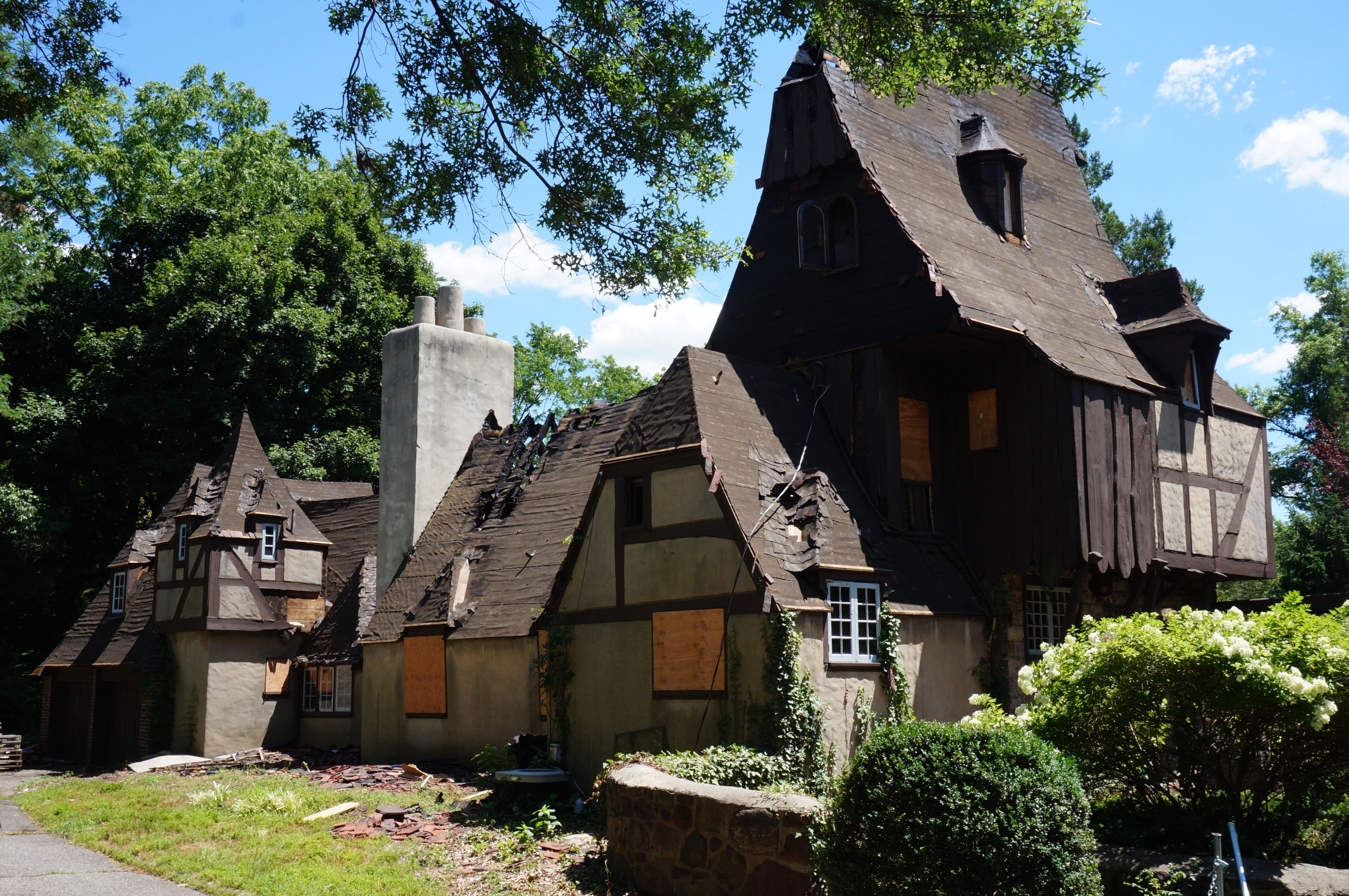 Westfield's Wychwood Gate House to be Renovated, with Some Changes