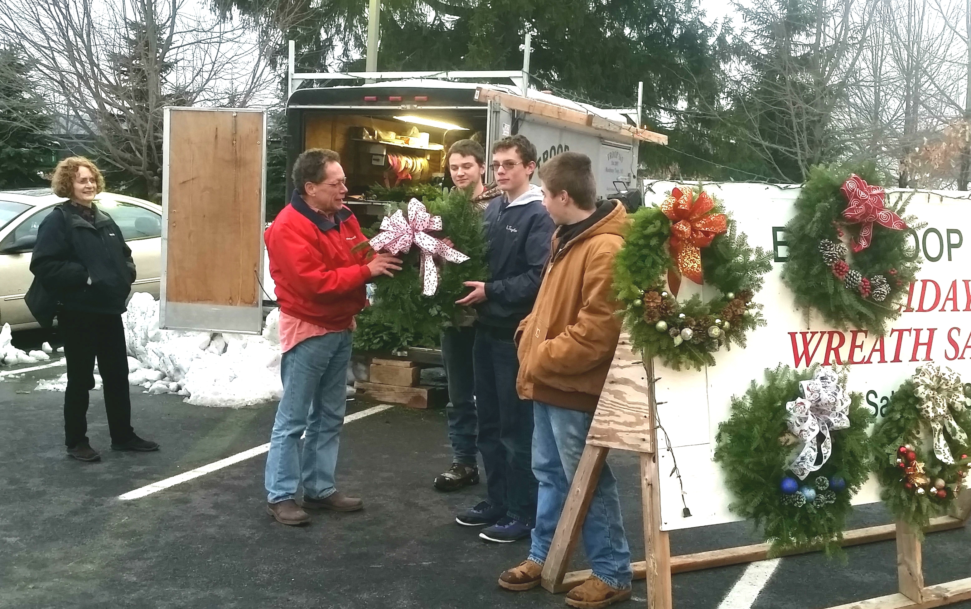 f303b5e53ab6c7e36143_wreathsale.jpg
