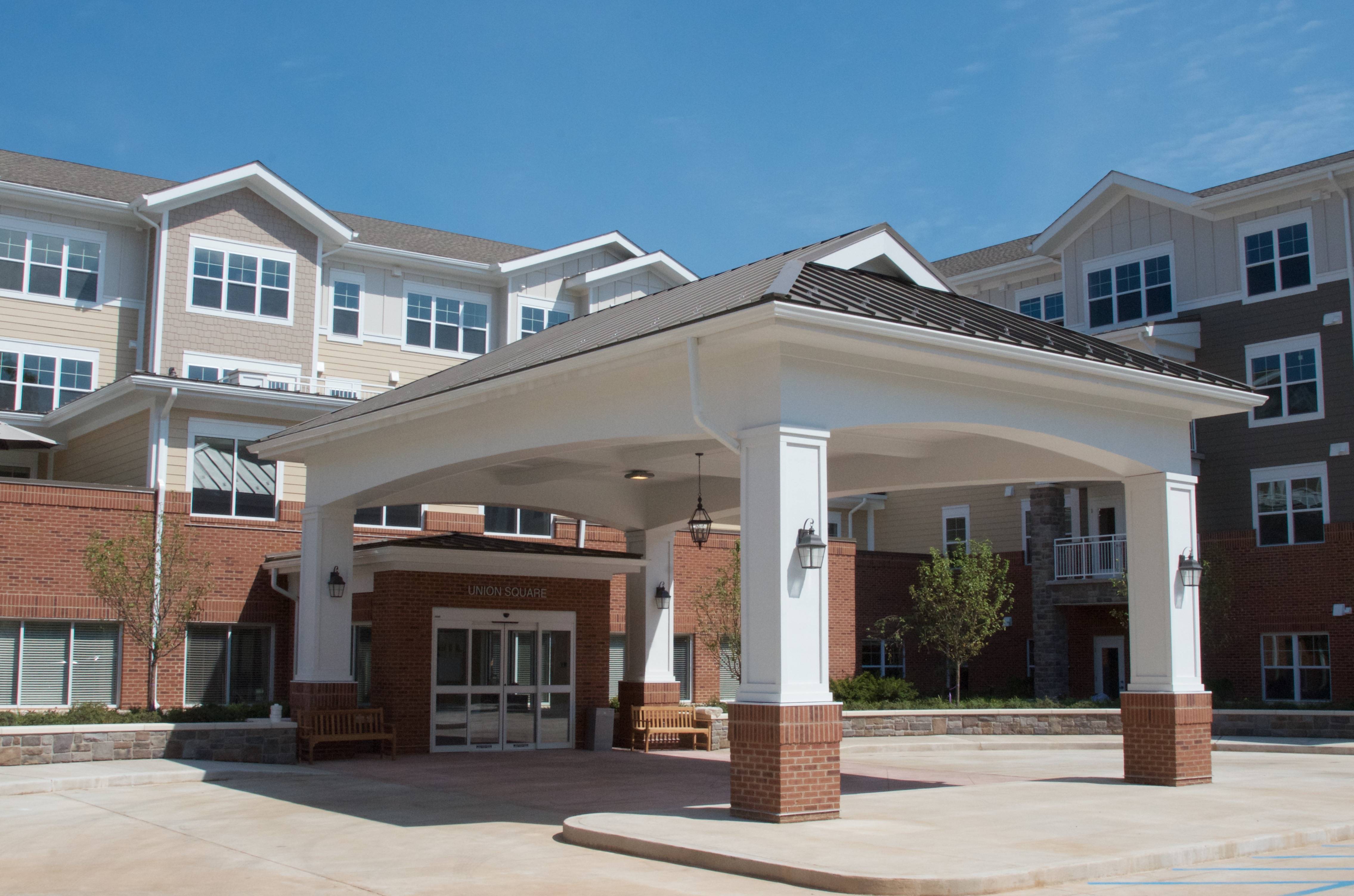 4a2e88a0b6a6e6f77548_LanternHillEntrance.jpg