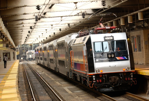 1ff922f69ddf810fee63_sompixnjtransittrain.jpg