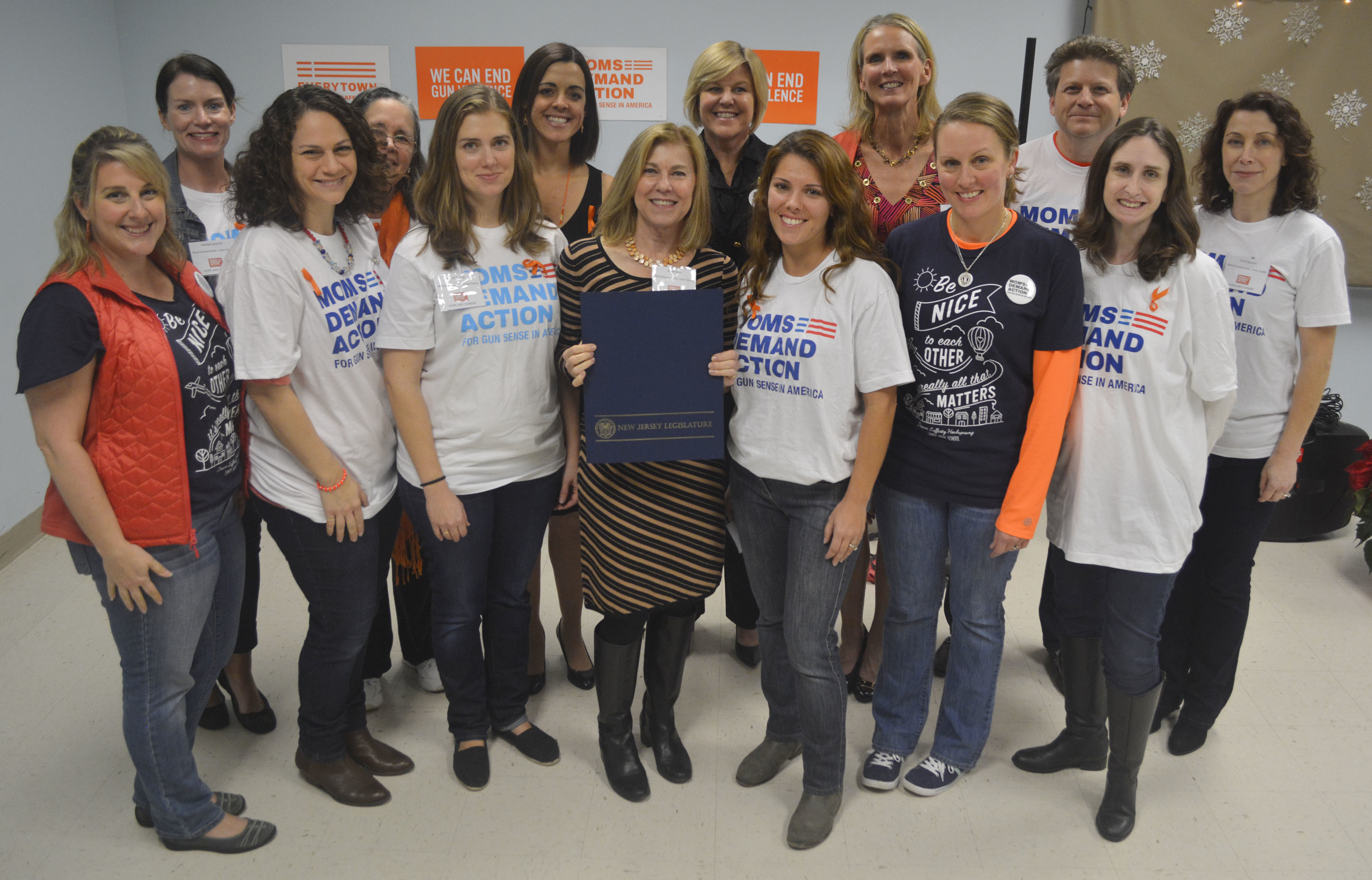 541966d03717a1af13a0_a6eb4ab0c201bb62a236_151213fw_sandy_hook09_Moms_Demand_Action_for_Gun_Sense_in_America_volunteers.jpg
