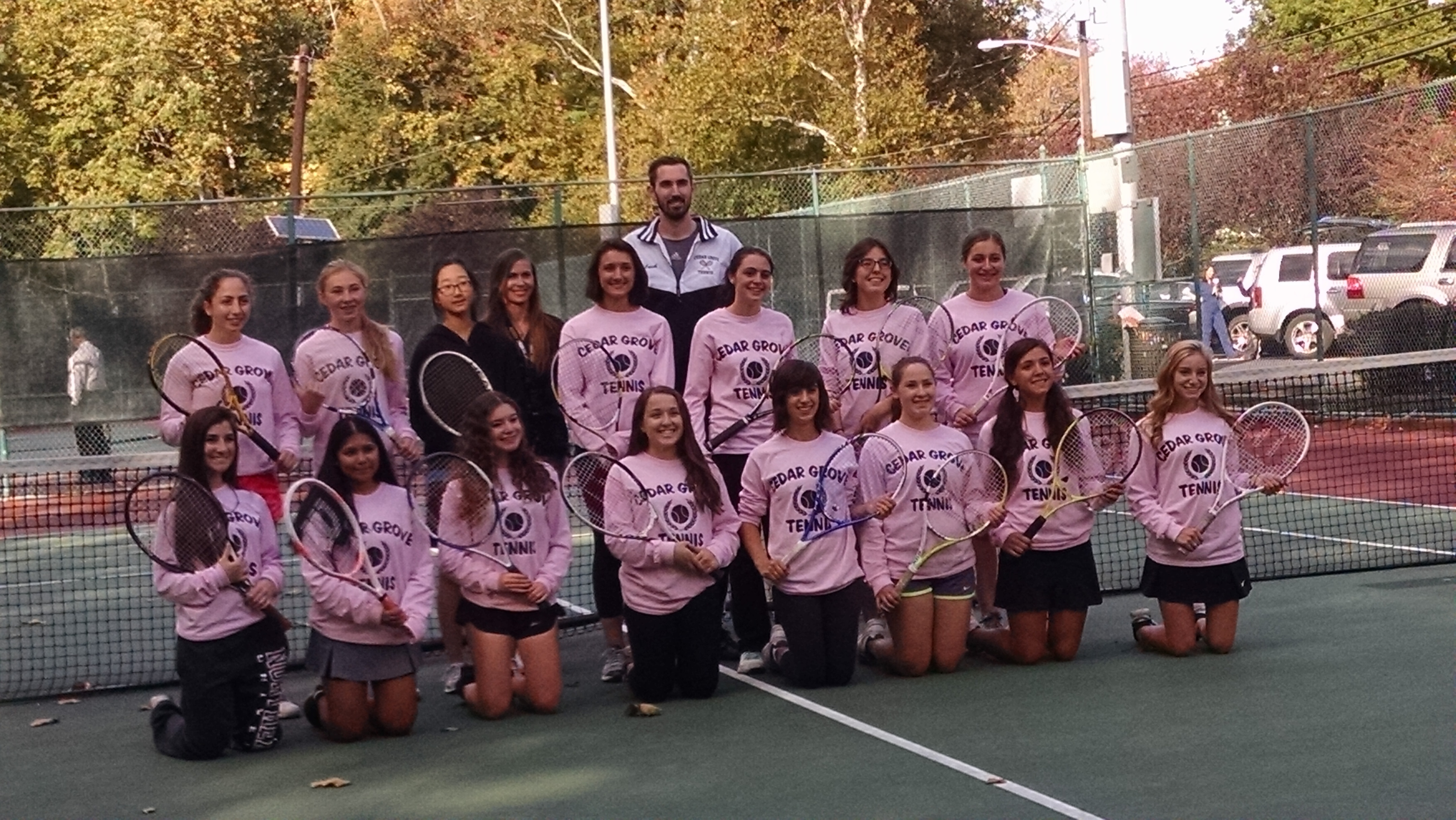 d9689abff86829969e7e_f5265d75b18b8c0c6779_teamwithcoaches.jpg