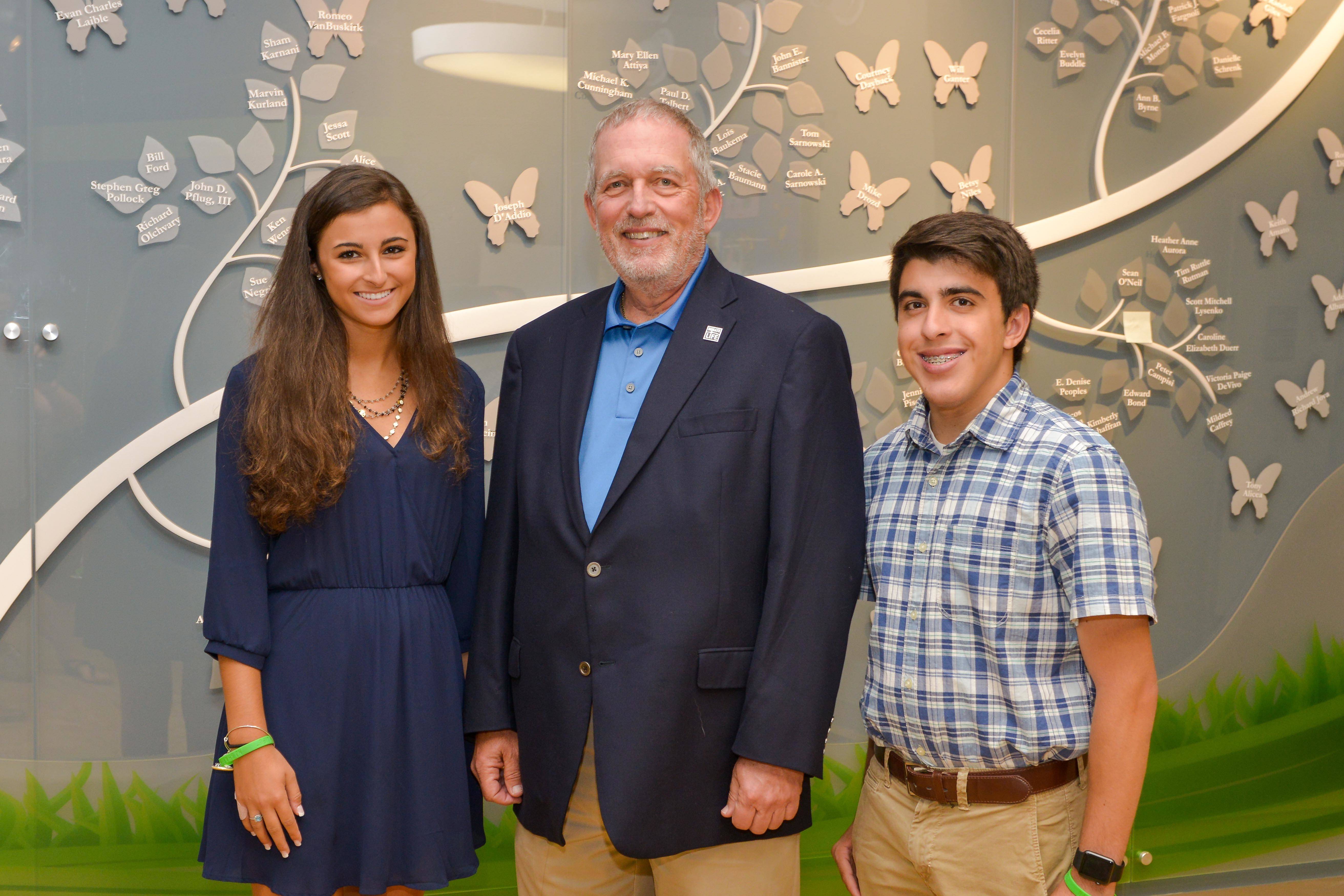 fcb64ca9e3dc477abac8_Joe_Roth_with_students_1.jpg