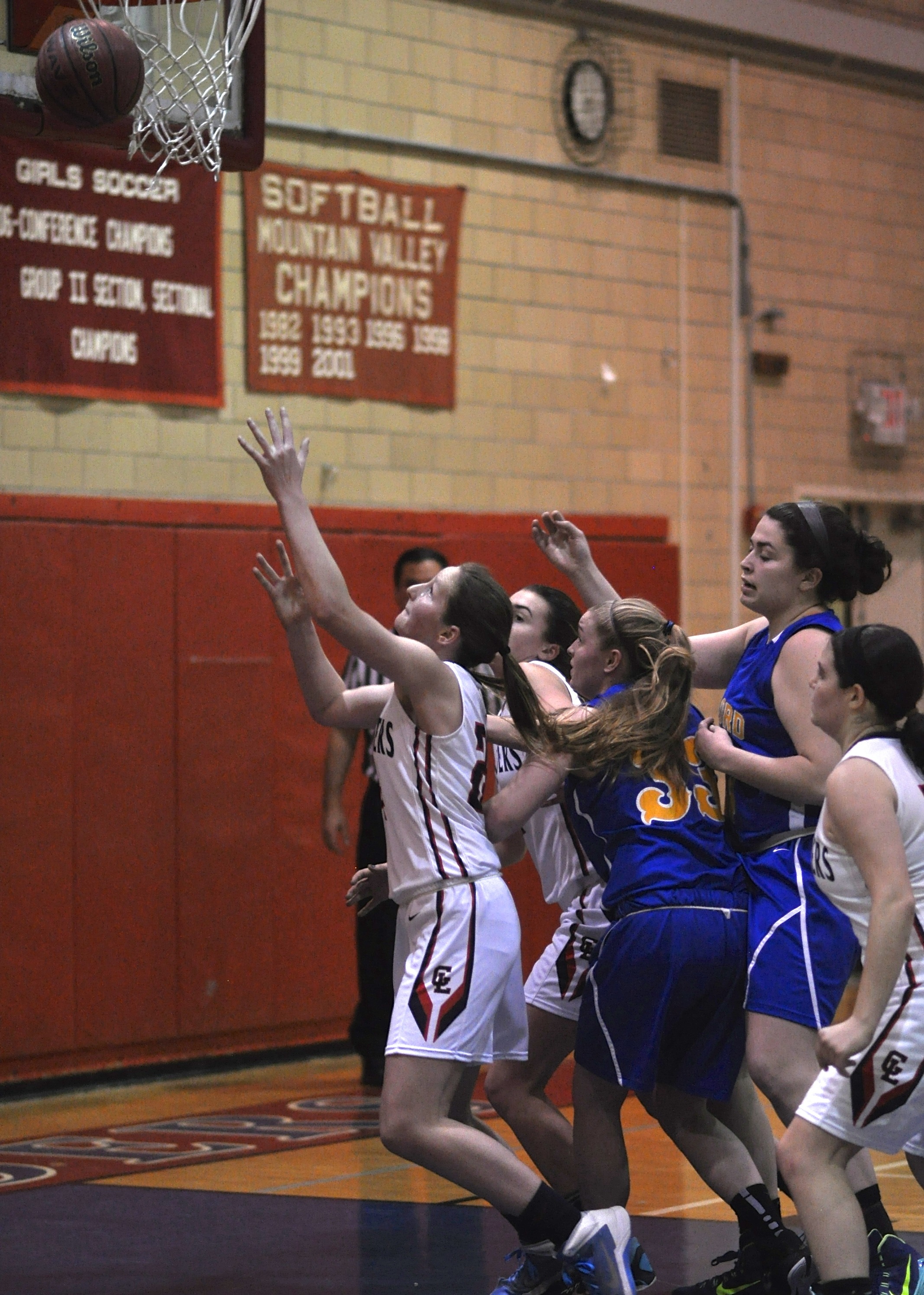 15d9ffcb198256f0023b_GL_Junior_Lindsay_DiStaso_boxes_out_for_the_rebound__1_.jpg
