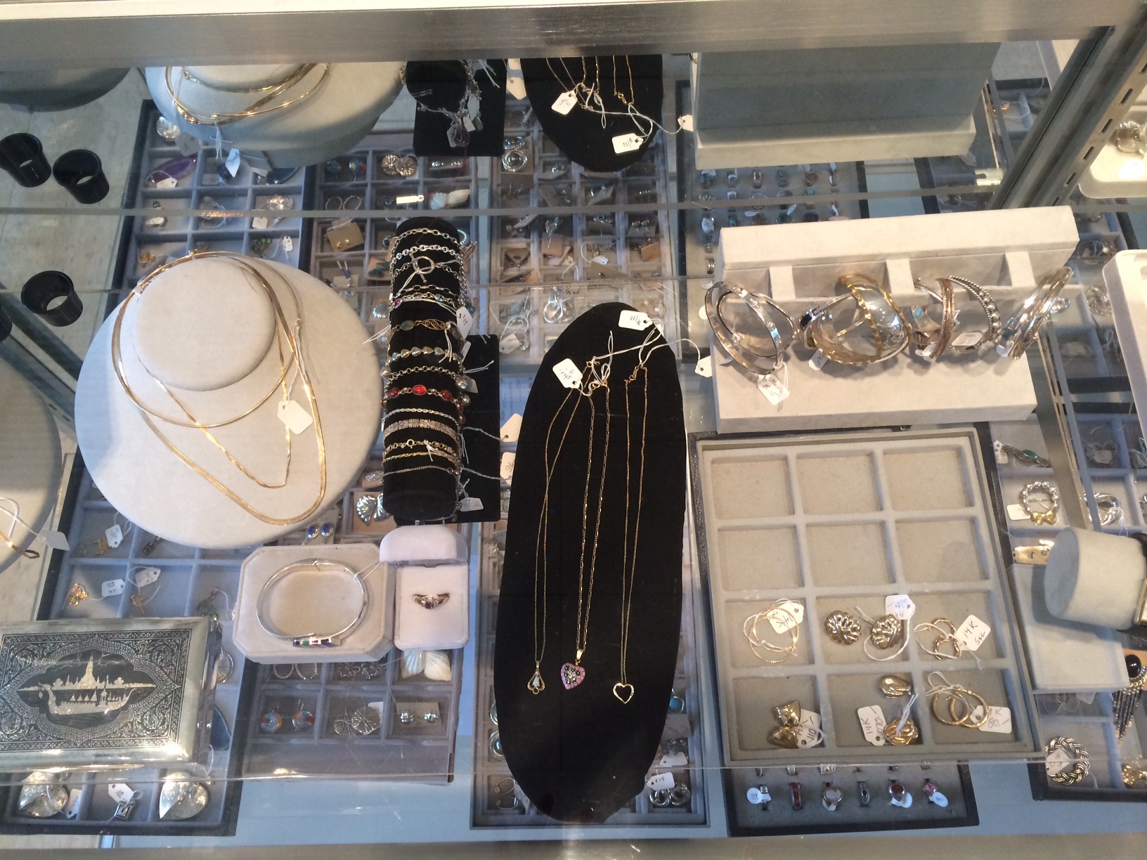 28d1bc5cf462dcd517ee_FF_Jewelry.jpg