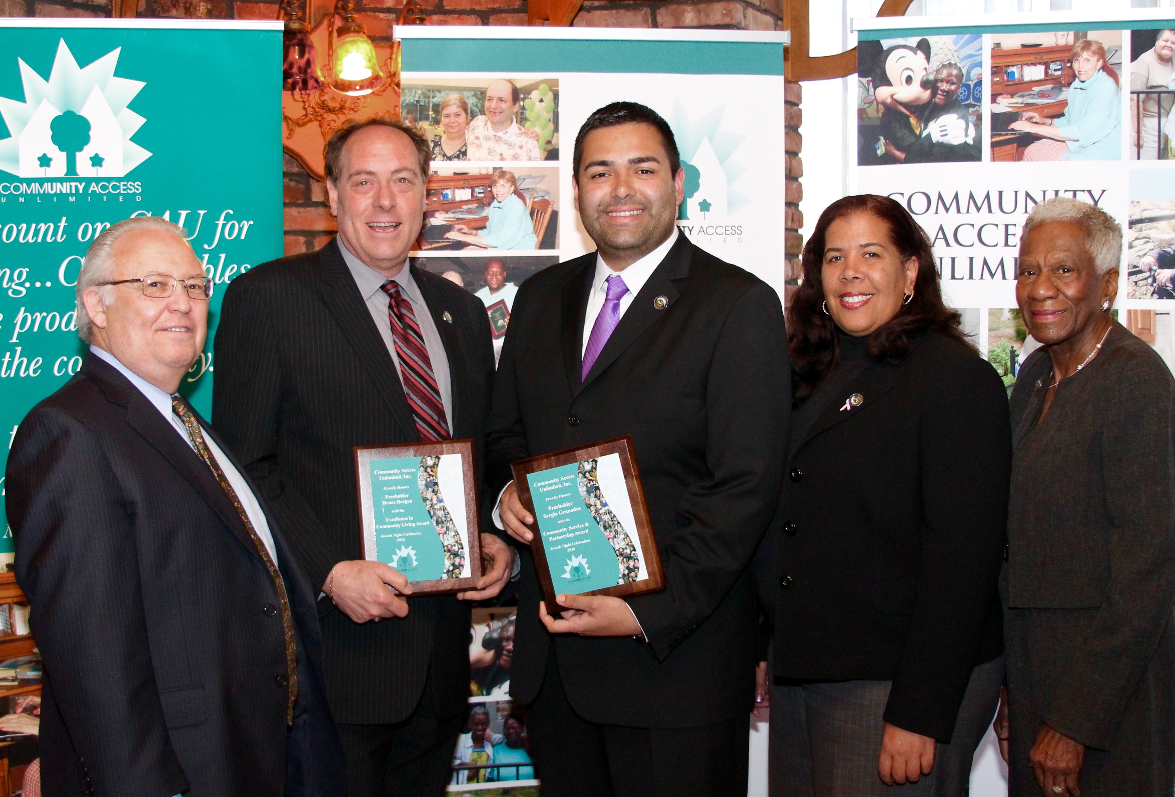 fbcab0545dfe8fb0e5fc_CAU_Awards_2016_1.jpg