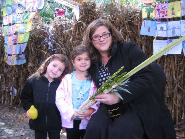 af2ed1a65212e8a72d31_esinthesukkah2011__7_.jpg