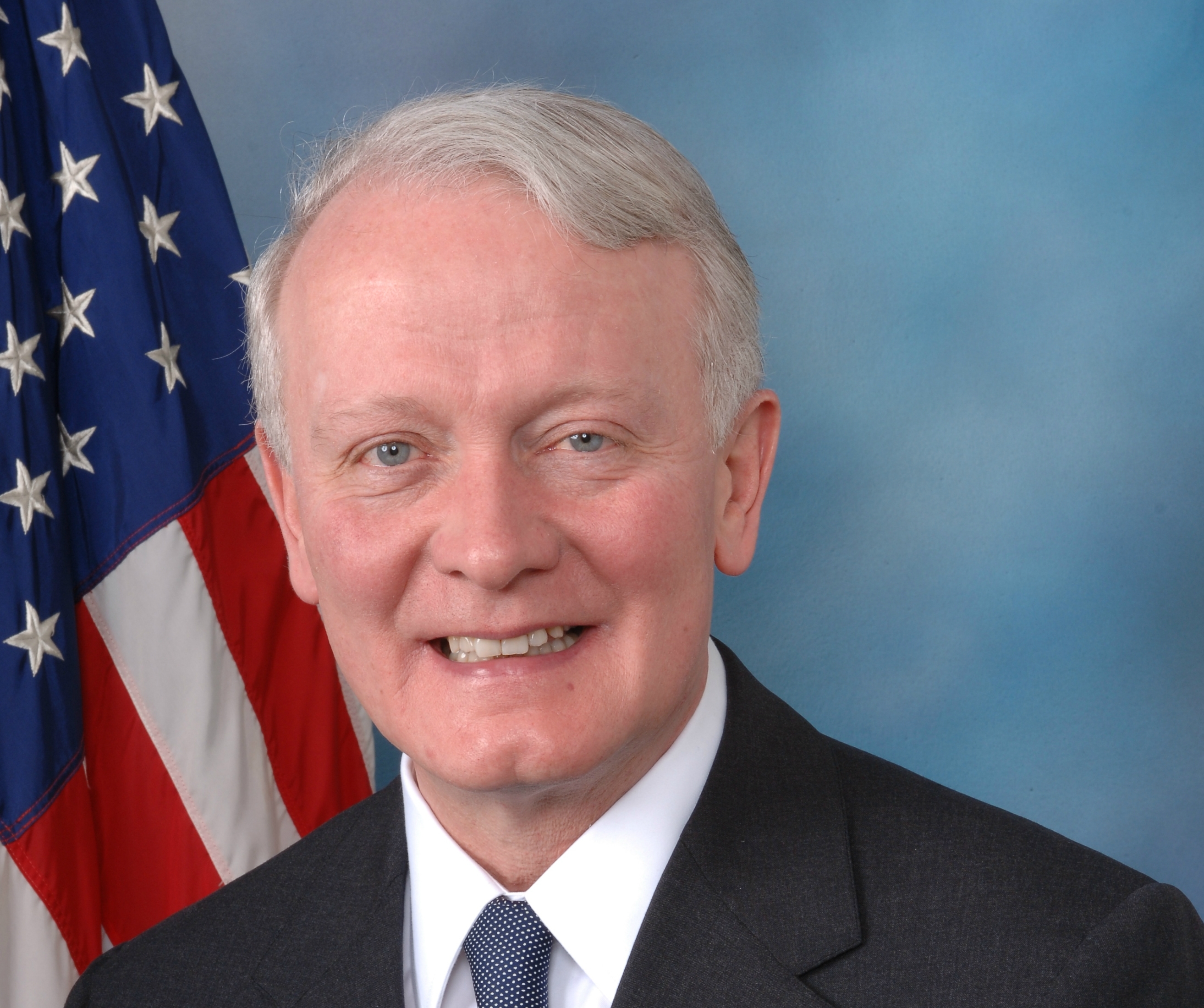 7380c3e9caecb7f829d8_Leonard_Lance_official_portrait_color.jpg