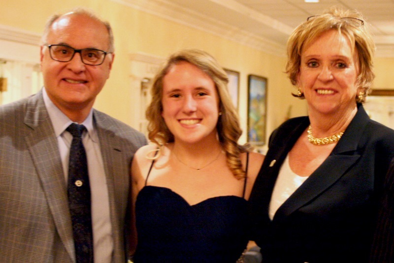 f99cb1ee8d0127f85782_ScholarAthlete2015__800x534_.jpg