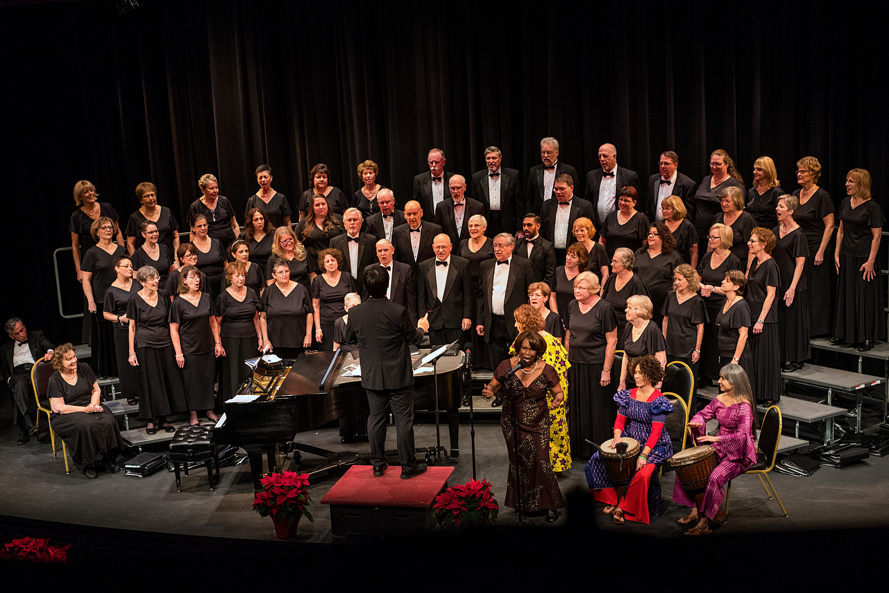 bf437cad8e0698f056ff_f0845534fcd4e4dc8360_Chorus_Dec_2015_photo_by_Bud_Leppard.jpg