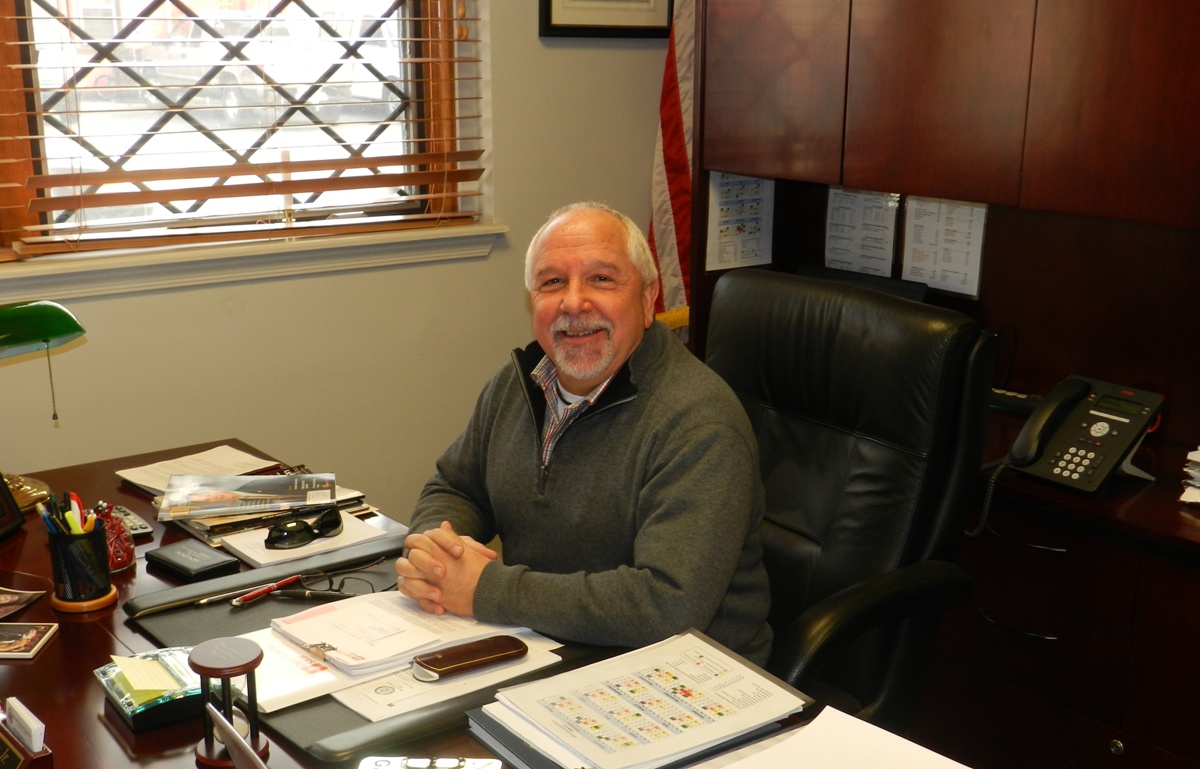 b89909e38159a86cabcc_mike_giordano_mayor_2.jpg