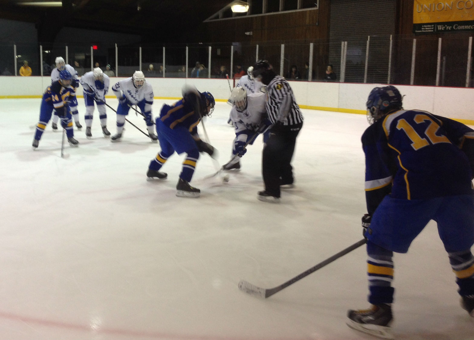 bed95b645178ab5c373f_hockey_3.jpg