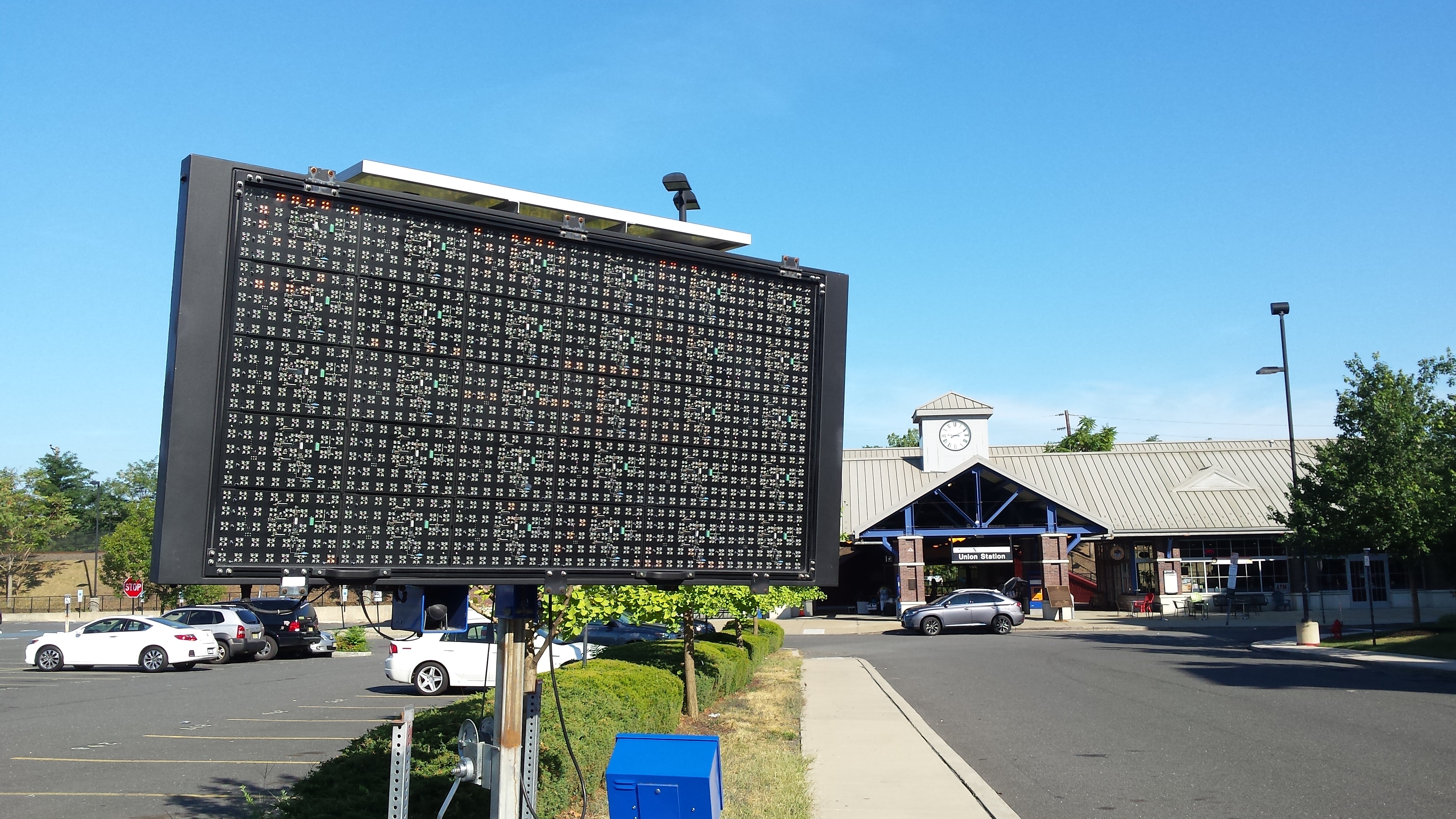 7832f662b1d1888a6dde_train_parking_3.jpg