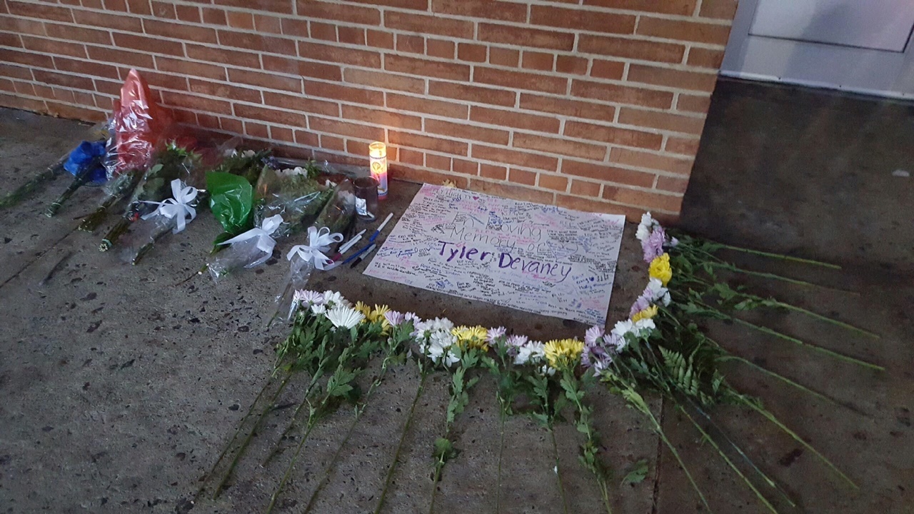 1afc123605d6dbf9d8da_Tyler_Devaney_candles.jpg