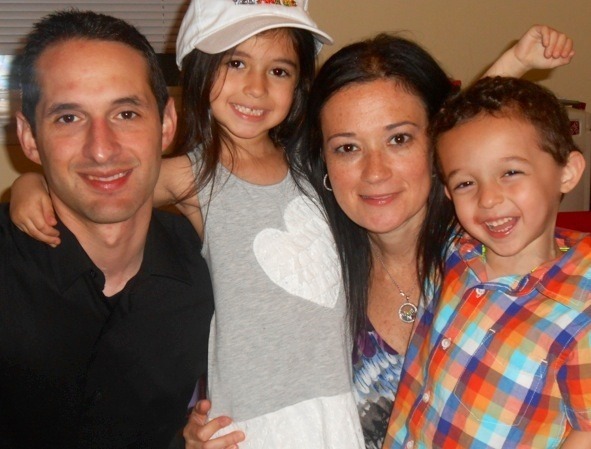 8984e521240e8aa7e2c0_074390584a74d994f9f7_Lederman_family.jpg