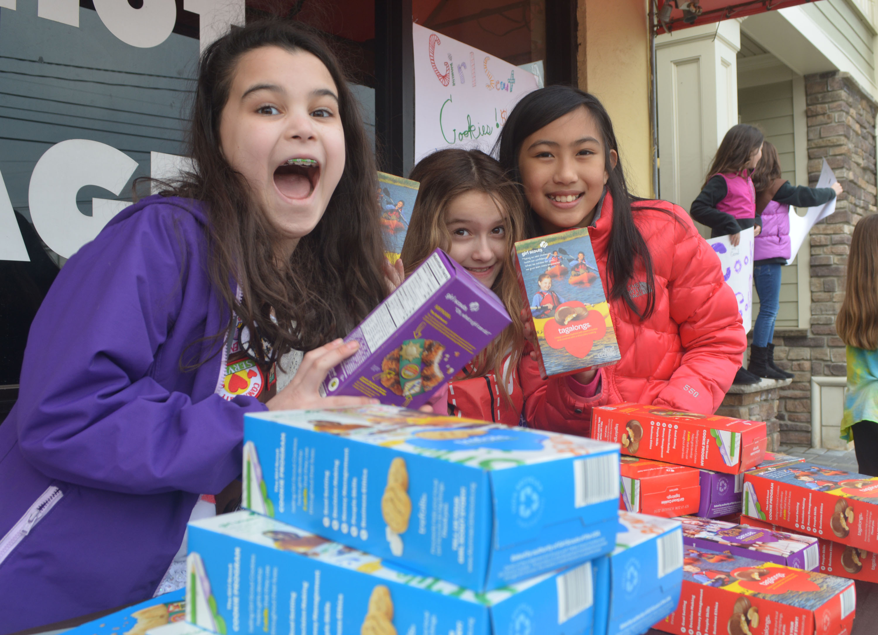 fadf4cfbb23991bc5162_Girl_Scouts_sell_cookies_3-22-14.jpg