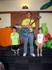 8d8edff29319b9203827_171frogband_ts2.jpg