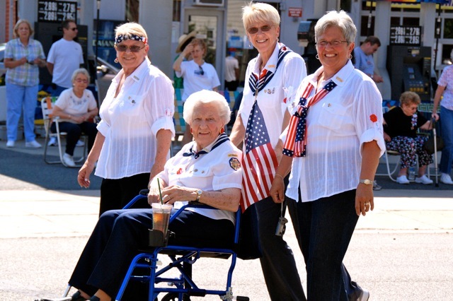 0f864c7b5f3b202ba9e3_12lparade6.jpg