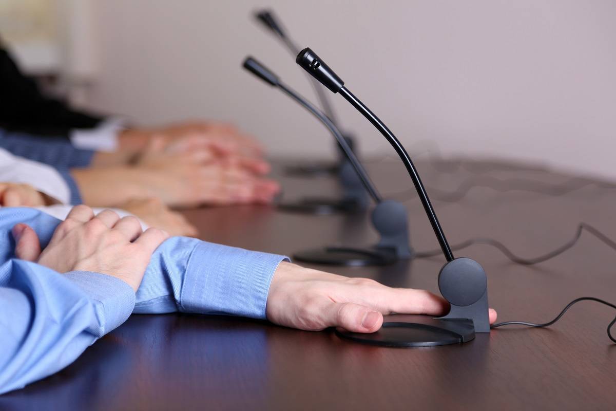 7e66487eb91bcb2d7234 government meeting 24