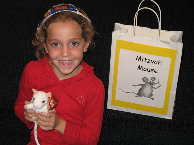 4286acee344dc1b4e5bb_mitzmouse.jpg