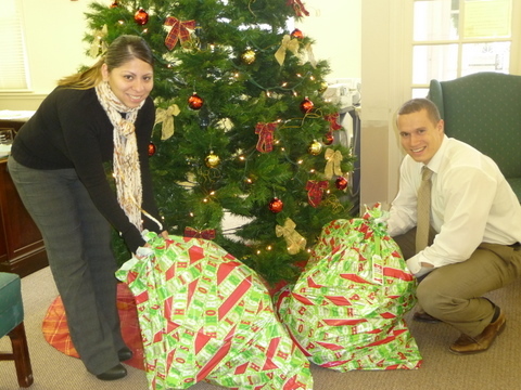 0f5a8e9bbcb0a20ecc26_pgb__united_way_gift_drive_002.jpg