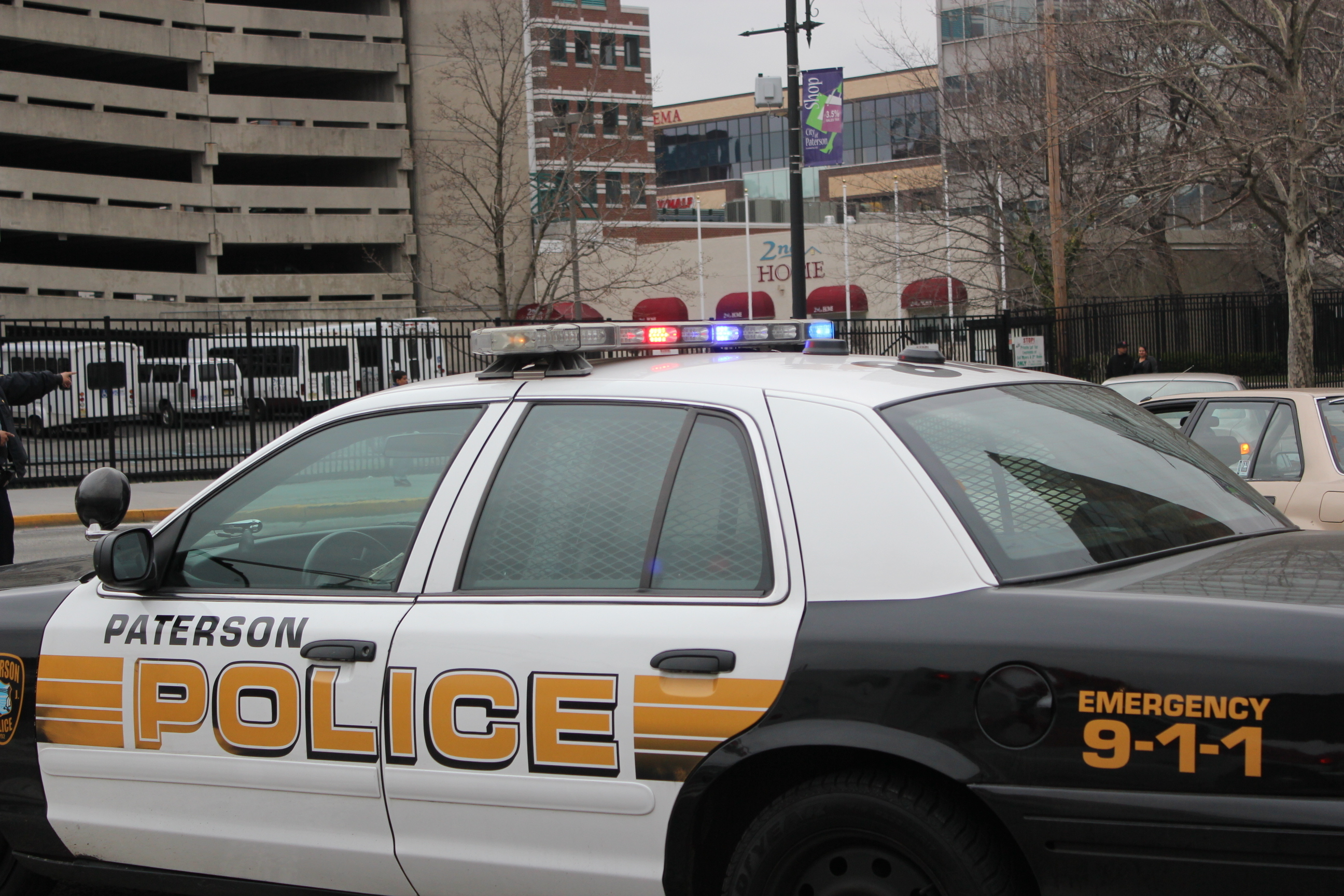 4f343aebe7fcb1bc582b_copcar.jpg