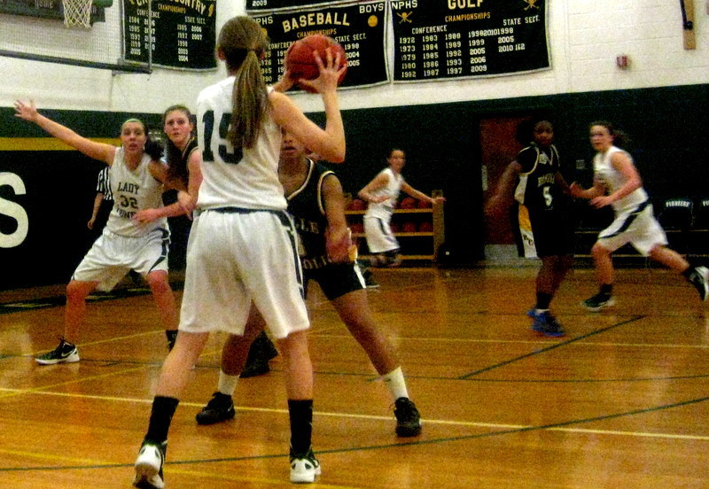 d9c24f75492cf0417f83_np_basketball_017.jpg