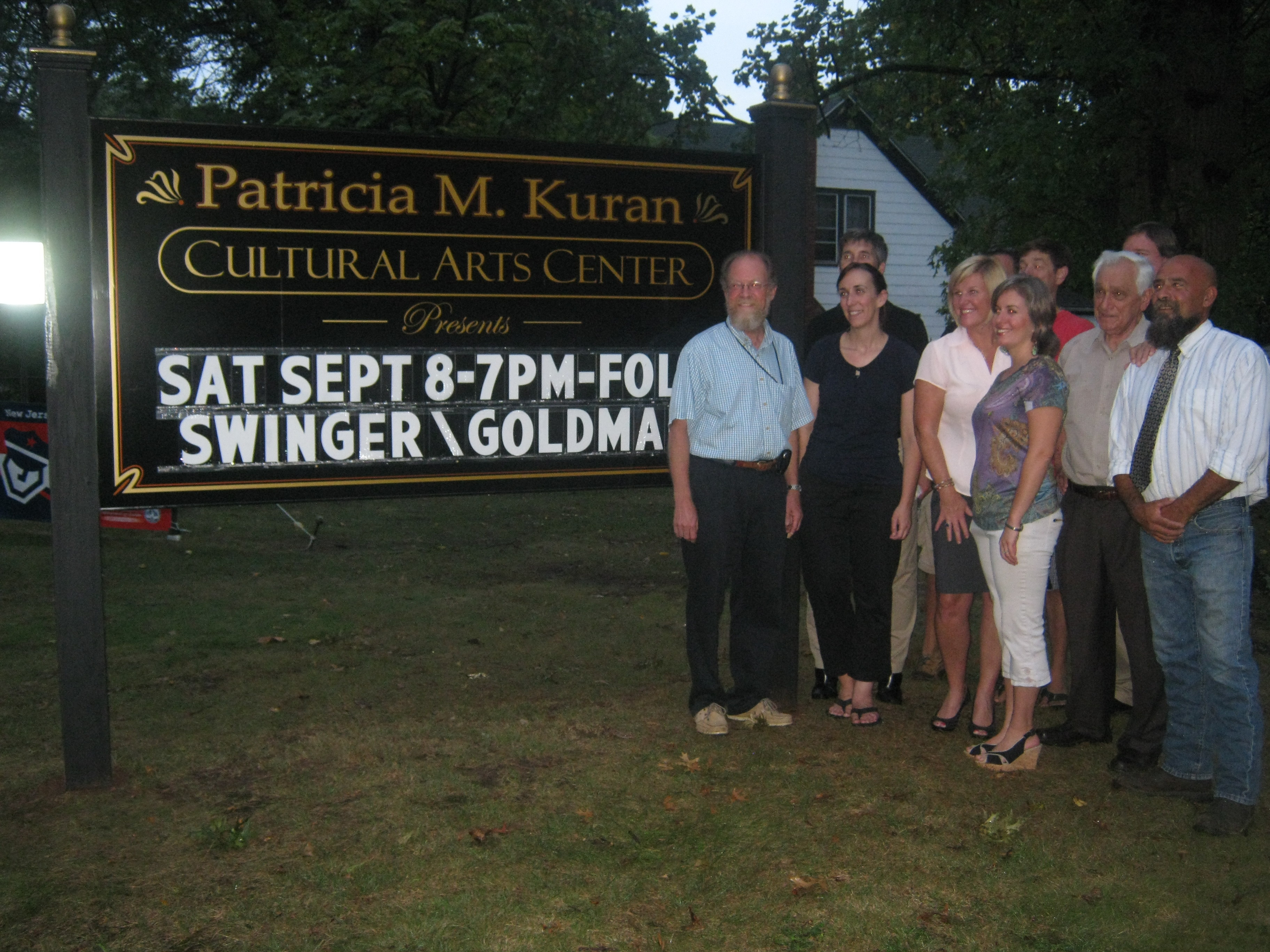 f29aa8a70a41ed4eb464_2616c8b28984837313ba_arts_center_sign_2.jpg