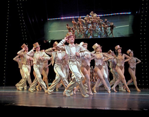 f923c639854889639360_chorusline1.jpg