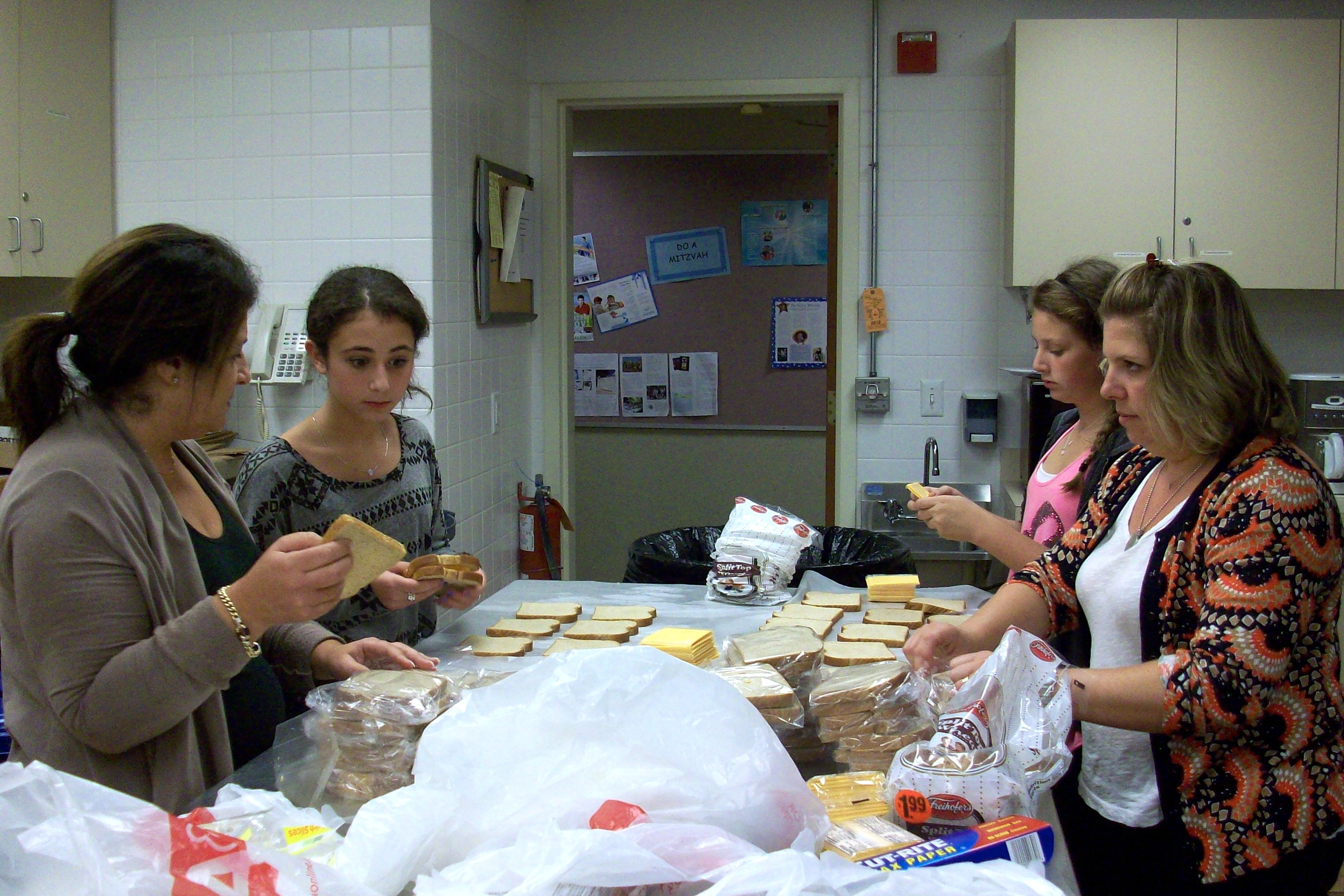 fb284baa1fdc9b32d657_cbi_sandwich_making.jpg
