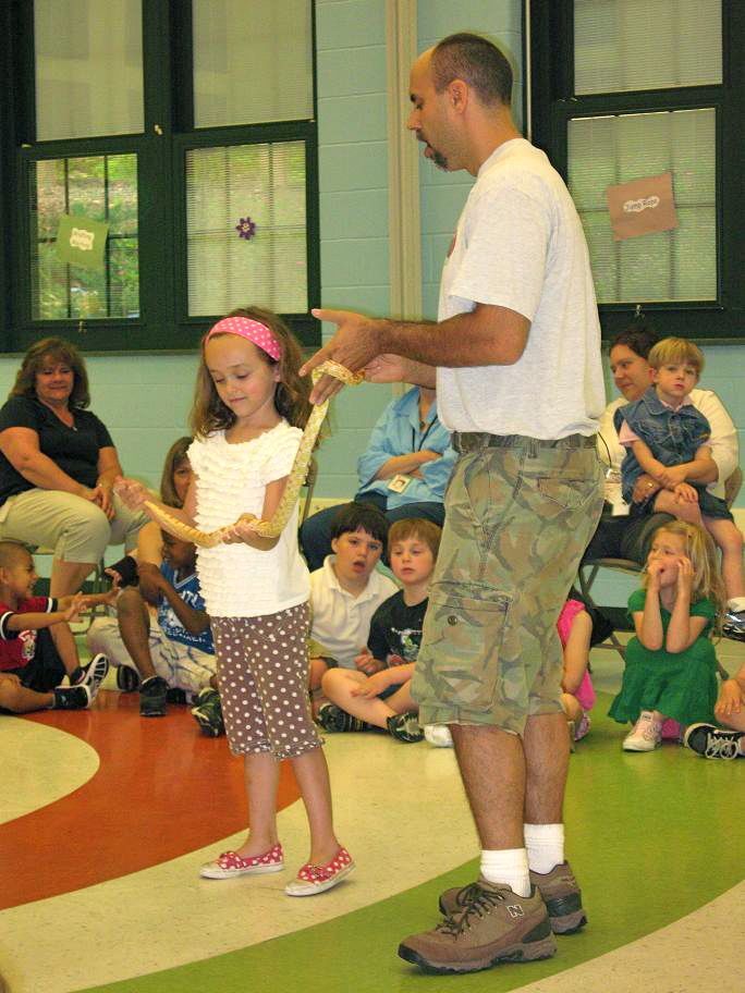 ef1b24906fdecdeaf1d1_392hailey.jpg