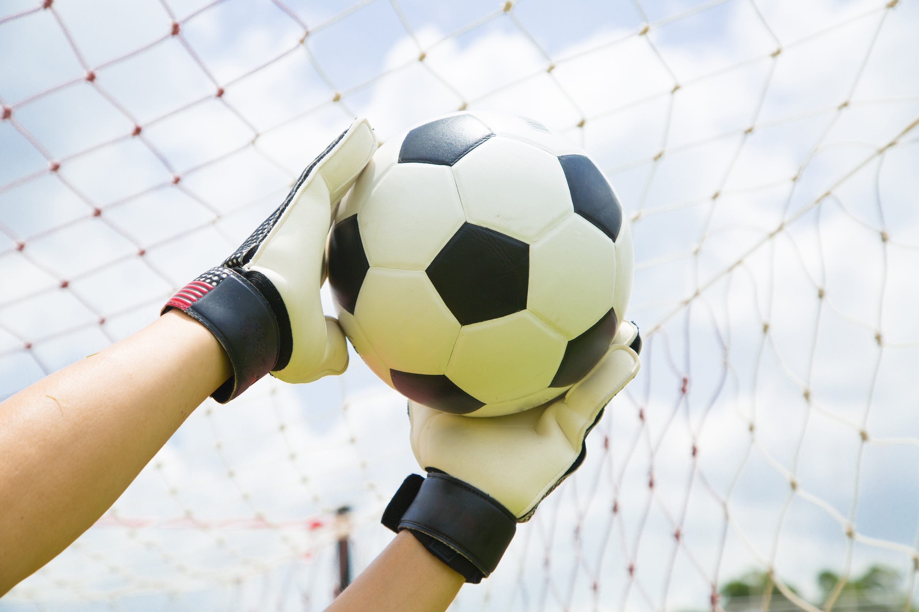 2ec5d82c4acacc1d5427_09ae7be80e365b940264_Soccer_Save.jpg