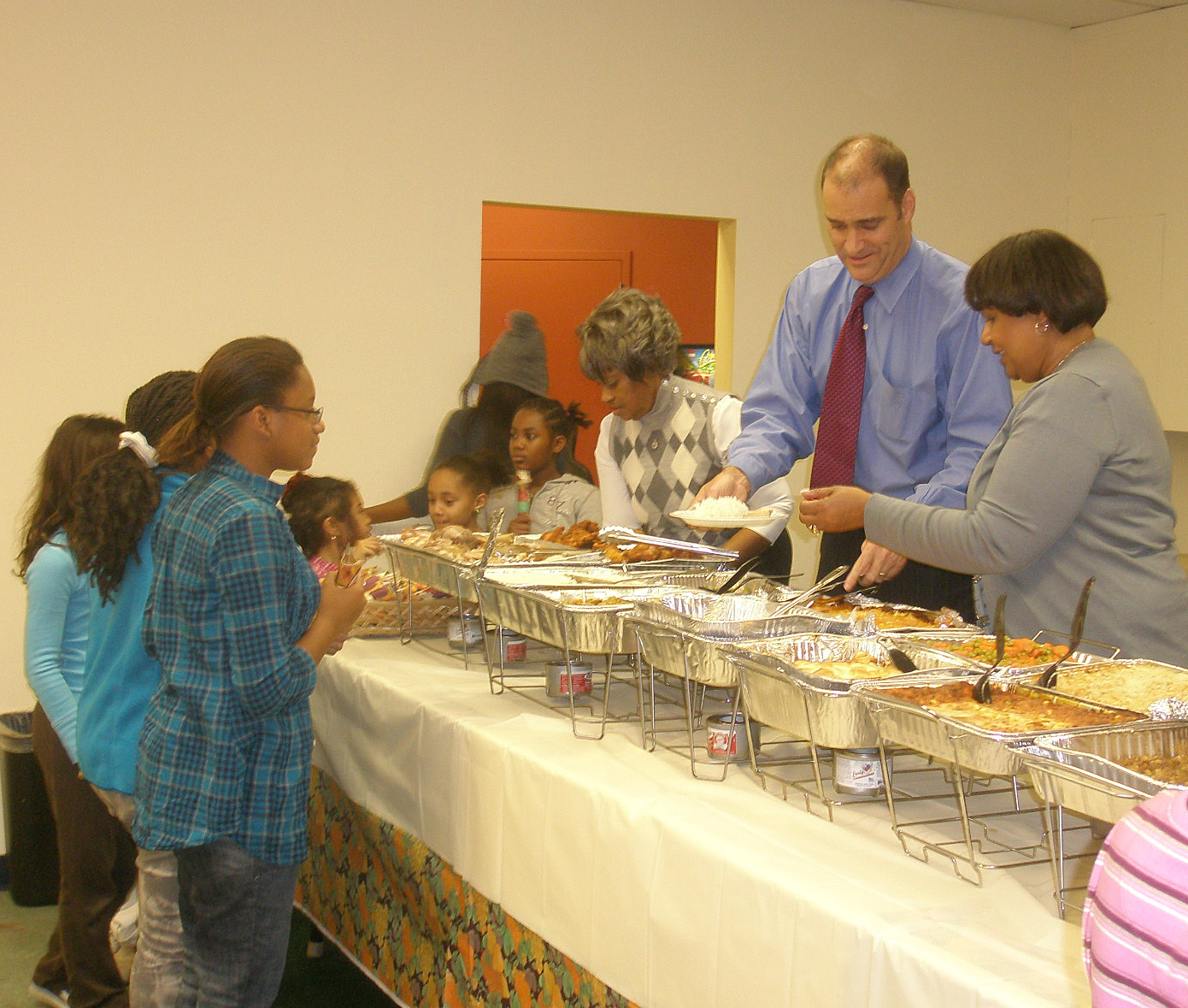 cccfa84af4d841a6696c_community_20dinner__20november_2019_20at_20summit_20y_20youth_20center.jpg